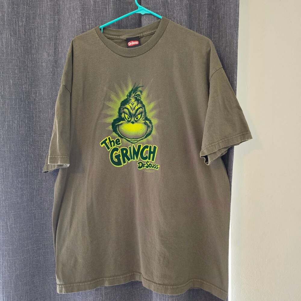 Vintage 2001 Dr. Seuss The Grinch Graphic T-Shirt